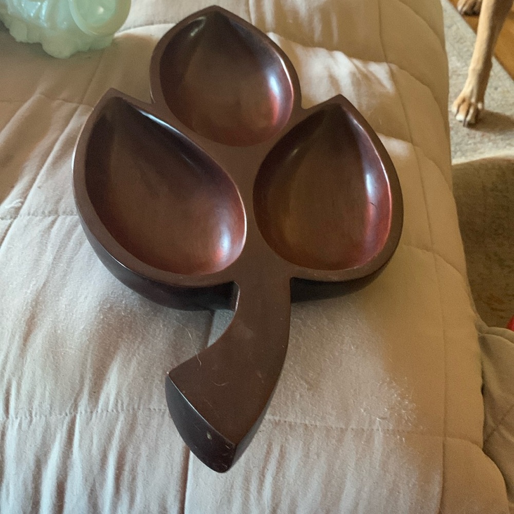 VTG Caribcraft mahogany leaf shape bowl very nice 12x9 inches